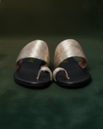 Sandália flat em couro bronze