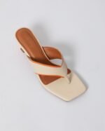 Sandália em salto pino na cor laranja - Imagem 3